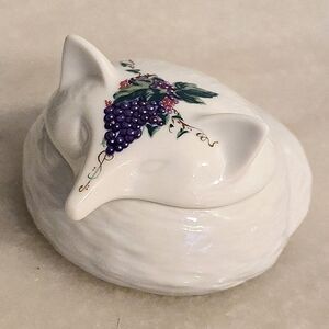 Elizabeth Arden Southern Heirlooms Fox Grapes Ceramic Trinket Box Vintage